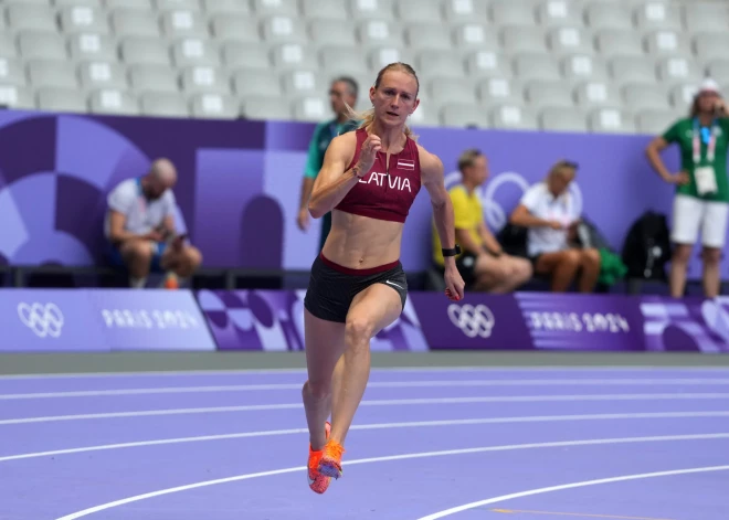 Sprintere Gunta Vaičule un trīssoļlēcēja Rūta Kate Lasmane aizvadījušas treniņu Parīzes stadionā.
