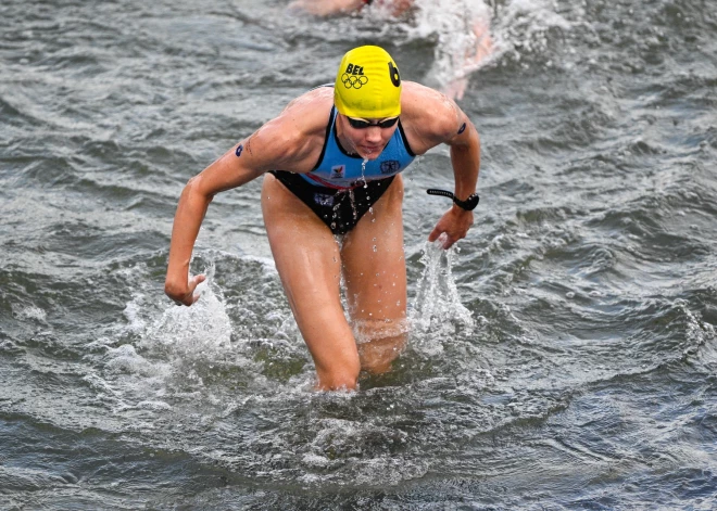 “Jācer, ka nebūs pārāk daudz slimu sportistu!” Olimpiskā triatloniste stāsta par peldēšanu “pēkšņi tīrajā” Sēnā un asi kritizē rīkotājus 