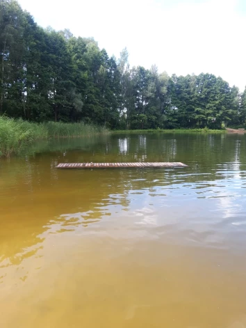 Jūlijā jau vairākas reizes vandaļi papostījuši Jāņupes karjera pontonu un palaiduši to “brīvā peldējumā”.