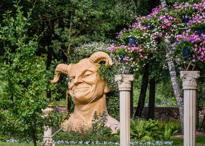 FOTO: Populārs ziedu festivāls atklāj bīstamo skaistuma pusi: riskantus trikus un indīgus ziedus