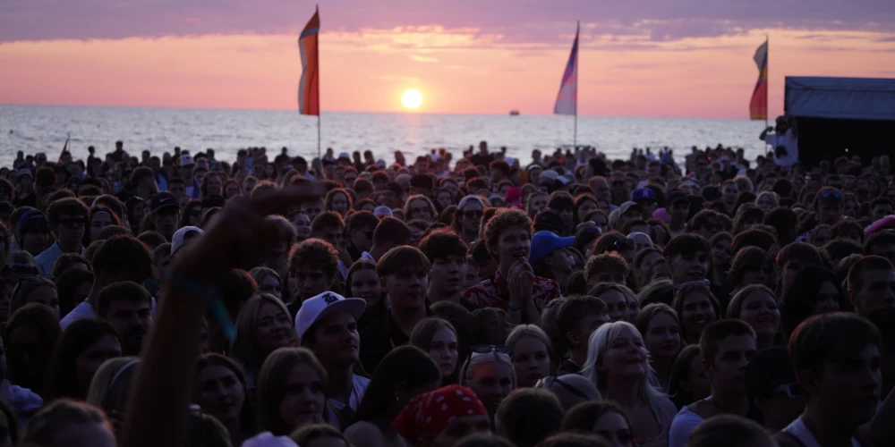 Rietošā saulīte vēro "Summer Sound 2024" festivāla dalībniekus (foto: Mārtiņš Ziders)