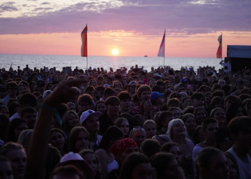 Rietošā saulīte vēro "Summer Sound 2024" festivāla dalībniekus (foto: Mārtiņš Ziders)