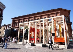 ФОТО: качели на Домской площади, объекты искусства на набережной 11 ноября - что нового появилось в Риге