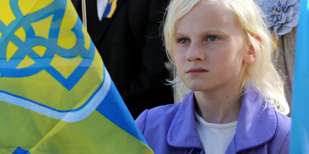 Пикет против агрессии России в Украине возле российского посольства в Риге.