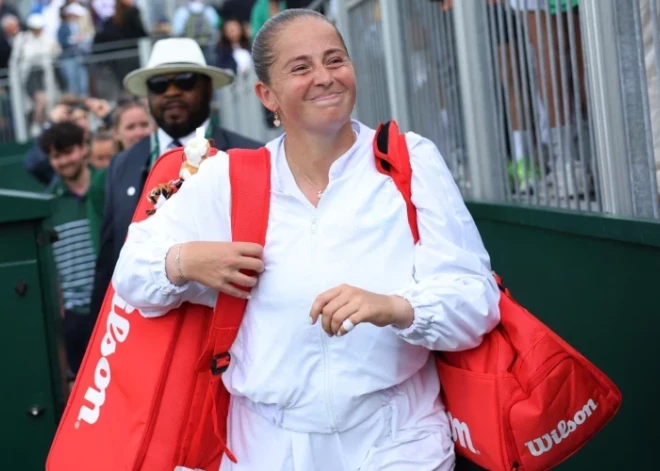 Aļona Ostapenko.