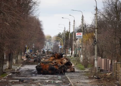 Остатки бронеколонны российской армии в Буче.