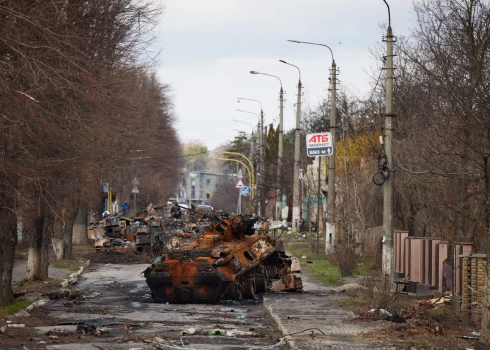 Остатки бронеколонны российской армии в Буче.