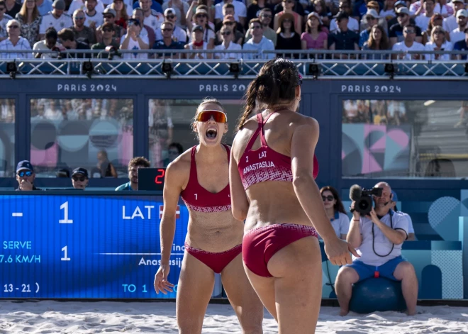 Latvijas duets Tīna Graudiņa/Anastasija Samoilova pirmdien Parīzes olimpisko spēļu pludmales volejbola sacensībās sasniedza ceturtdaļfinālu.