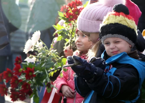 В начале этого года 96,3% всех детей были гражданами Латвии, 0,5% - негражданами Латвии, еще 3,2% - гражданами других стран.