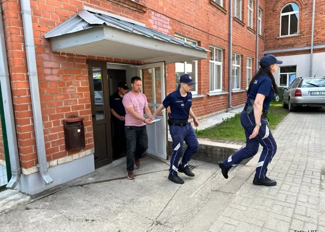 Uz nenoteiktu laiku atliek septiņus gadus vecās Justīnes slepkavības krimināllietas izskatīšanu