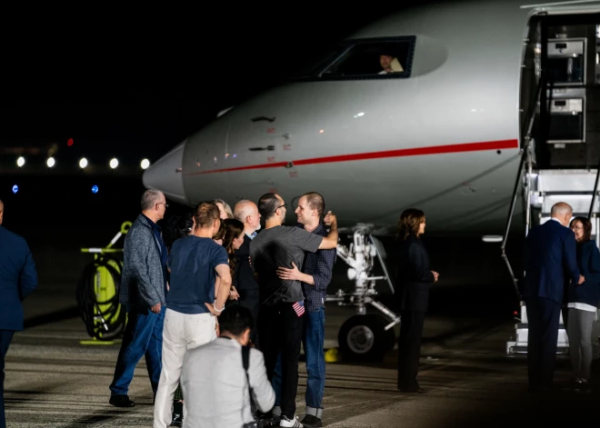 Atbrīvotie krievu opozicionāri aicinājuši mazināt sankcijas pret Krieviju