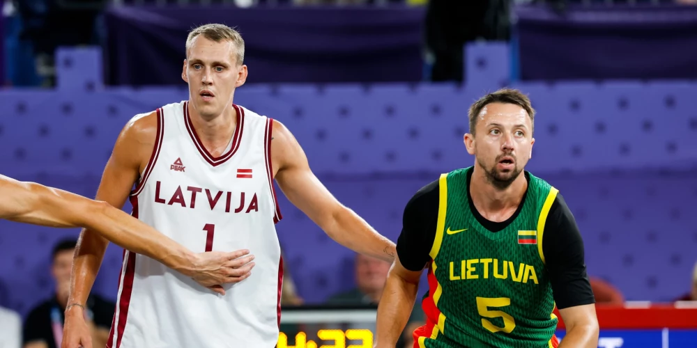 Nauris Miezis un Šarūns Vingelis cīņā par 3x3 basketbola bronzu 2024. gada 5. augustā Parīzē.