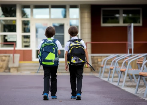  В прошлом году школьные наборы получили 8420 латвийских школьников и 2652 украинских ребенка.