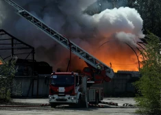 Пожар в ангарах на Ганибу дамбис.