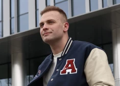 Andrejs ir blogeris, kam patīk veidot sociālu eksperimentu video, it sevišķi, kuros ir jāpalīdz citiem. Puisis sapņo, ka kādu dienu būs aktieris, ka filmēsies Holivudā.