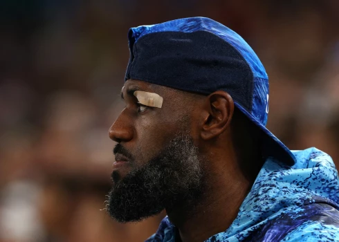 Lebrons Džeimss noraugās ASV sieviešu basketbola izlases ceturtdaļfināla spēli pret Nigēriju. 