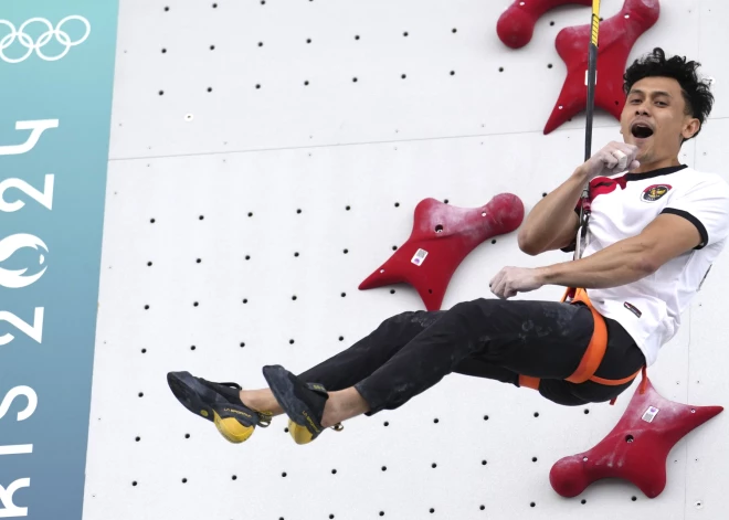 Indonēzijas pārstāvis Leonardo ar jaunu pasaules rekordu triumfē ātrkāpšanas sacensībās