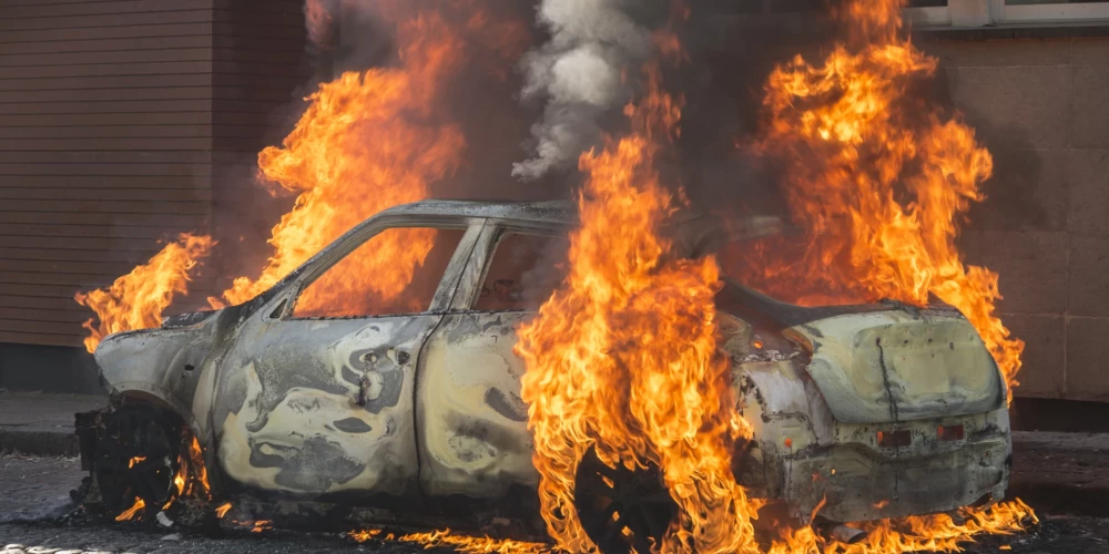 Burning car Fire suddenly started engulfing all the car