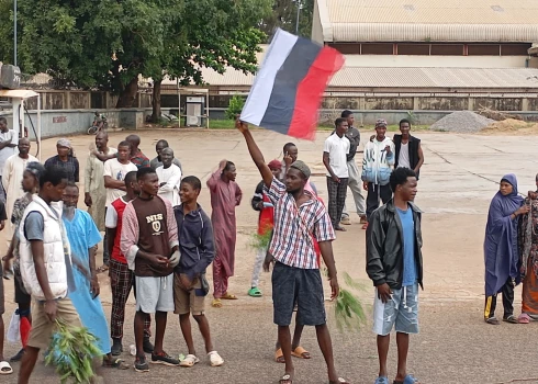 Nigērijas protestos parādās arī Krievijas tanku gaidītāji. 