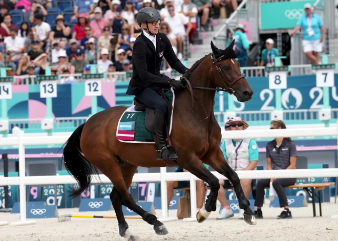 Latvijas sportists Pāvels Švecovs piektdien Parīzes olimpisko spēļu modernās pieccīņas sacensību pusfinālā ierindojās piektajā vietā un kvalificējās sestdien gaidāmajam finālam.