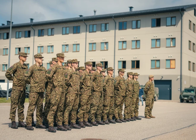 Valsts aizsardzības dienesta karavīri. 