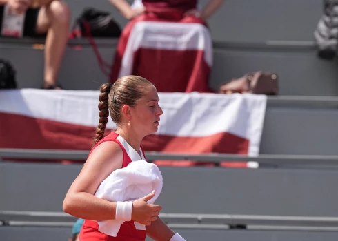 Latvijas labākā tenisiste Aļona Ostapenko arī savā trešajā olimpiskajā piegājienā palika bez uzvarām, šoreiz viņa bija izteikta pirmās kārtas mača favorīte.