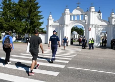 Svētceļnieki ierodas Aglonā uz Vissvētākās Jaunavas Marijas Debesīs uzņemšanas svētkiem.