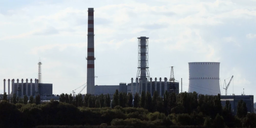 Pati atomelektrostacija atrodas gandrīz 80 kilometru attālumā no Kurskas apgabala robežpilsētas Sudžas, kas bija Ukrainas spēku manevru mērķis pašā sākumā.