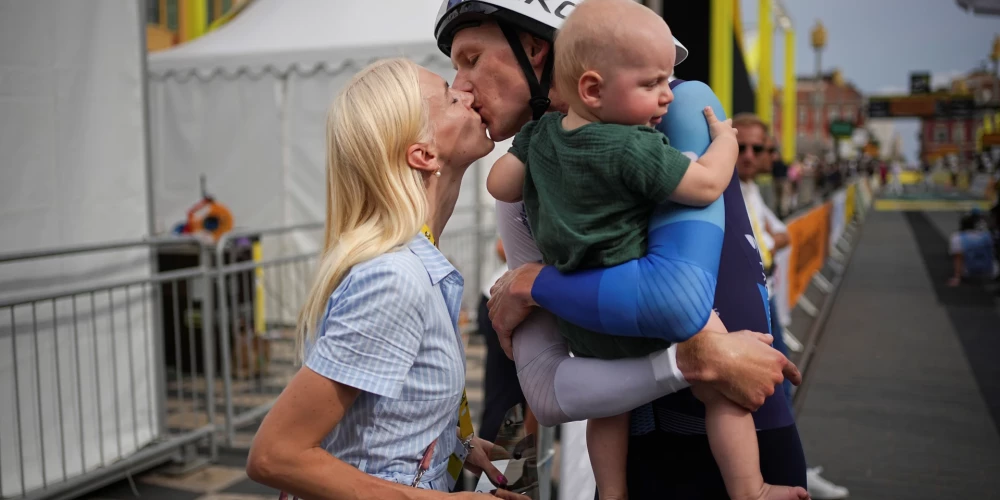 Jūlijā Krists Neilands piedalījās prestižajā "Tour de France", kur viņam klātienē juta līdzi ģimene (foto: Scanpix / AP)