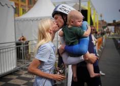 Jūlijā Krists Neilands piedalījās prestižajā "Tour de France", kur viņam klātienē juta līdzi ģimene (foto: Scanpix / AP)