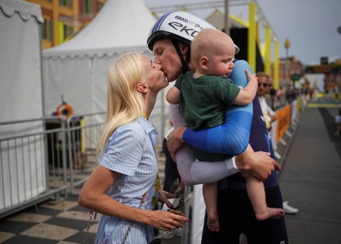 Jūlijā Krists Neilands piedalījās prestižajā "Tour de France", kur viņam klātienē juta līdzi ģimene (foto: Scanpix / AP)