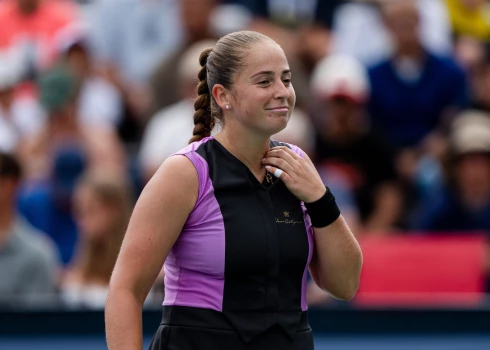 Aļona Ostapenko pirmās sacensības Ziemeļamerikā gan neaizvadīja pārāk sekmīgi, izstājoties jau otrajā kārtā.