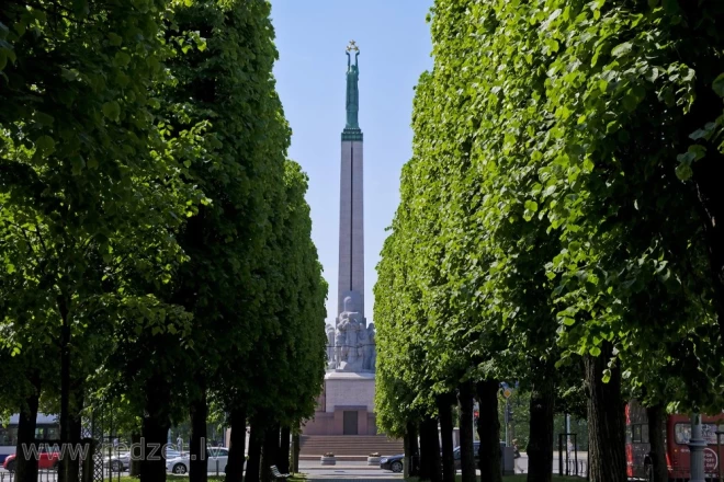 Likumā noteikts, ka Brīvības pieminekļa aizsargzona ir krietni plašāka, nekā tikai paša pieminekļa tiešā apkārtne.