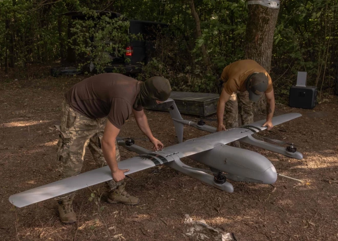 Ukraina veikusi lielāko lidrobotu uzbrukumu Krievijas lidlaukiem