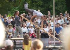 Vērmanes dārzā notika starptautiskā laikmetīgā cirka un ielu mākslas festivāla "Re Rīga!" pasākumi.