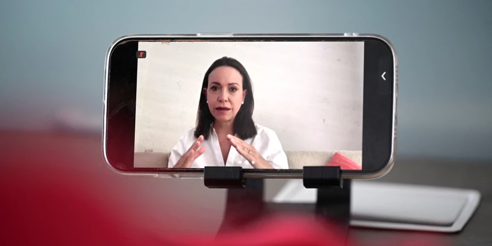 Venecuēlas opozīcijas līdere Marija Korina Mačado runā ar presi "Zoom" platformā.