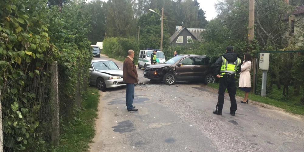 Carnikavas pagasta Siguļu iedzīvotāji sašutuši, ka jau tā bīstamajā Dzirnupes ielā pašvaldība nolēmusi palielināt braukšanas ātrumu par desmit kilometriem. Vietējie tur pie avārijām un avārijas situācijām jau “pieraduši”.