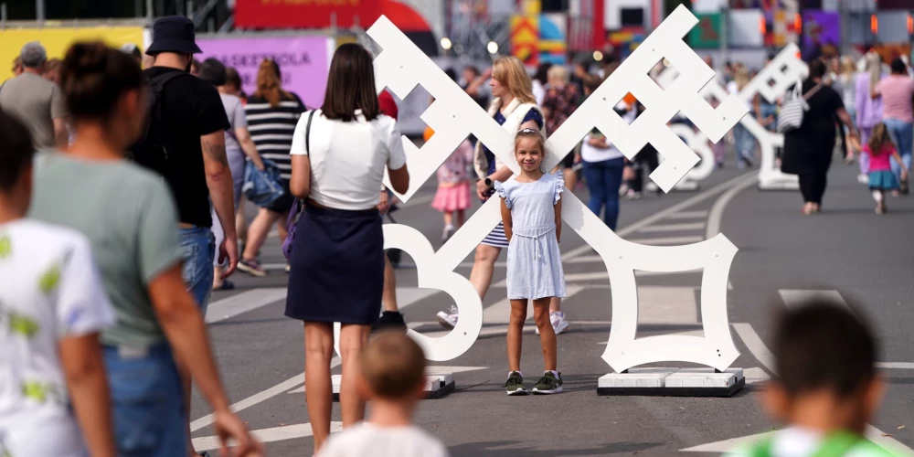 Rīgas dzimšanas dienas svinības "Rīga aug" Krastmalā.