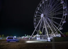 Vācijas austrumos netālu no Leipcigas Haifīldas rokfestivāla laikā aizdedzies panorāmas rats. 