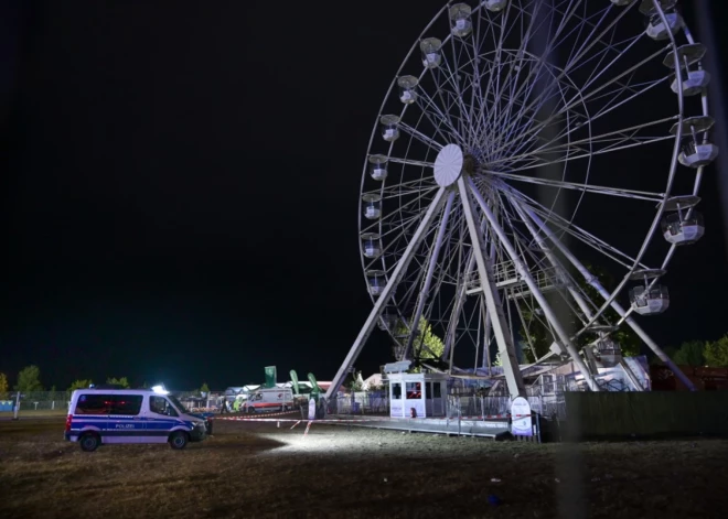 Vācijā rokfestivāla laikā aizdedzies panorāmas rats; cietuši vairāk nekā 30 cilvēki