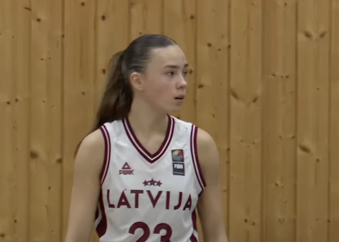 Latvijas U-16 basketbolistes Eiropas čempionāta pēdējā grupas spēlē sīvā cīņā uzveic polietes