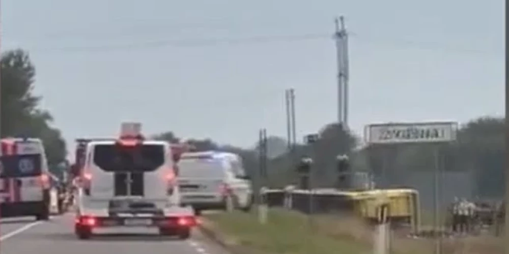Lietuvā avarējis "Ecolines" autobuss.