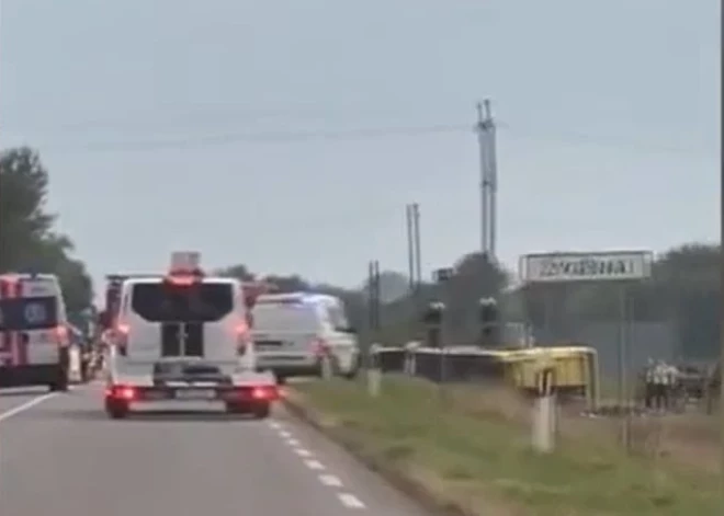 Lietuvā, apgāžoties autobusam Kaļiņingrada–Rīga, cietuši 26 cilvēki