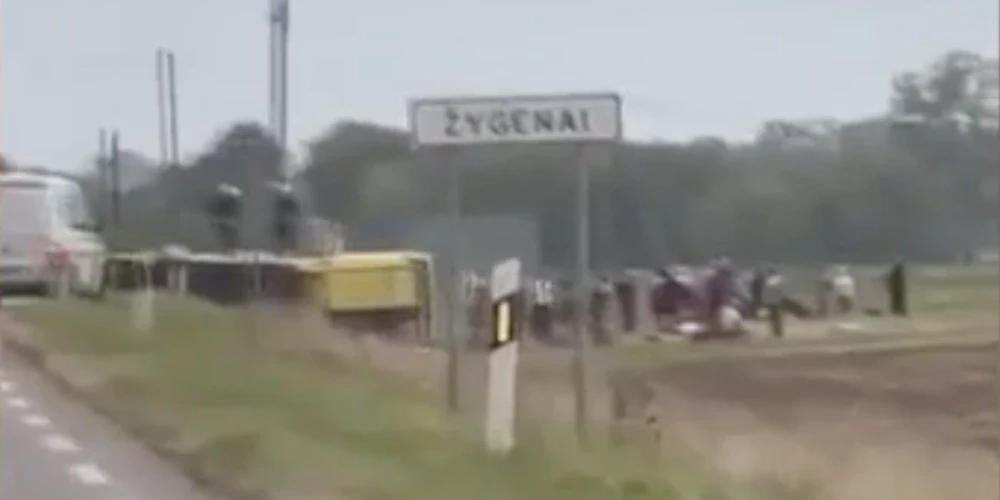 Lietuvā, apgāžoties autobusam Kaļiņingrada–Rīga, cietuši 26 cilvēki.