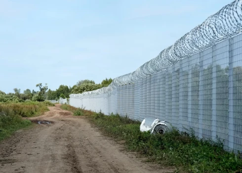 Забор на границе с Беларусью.