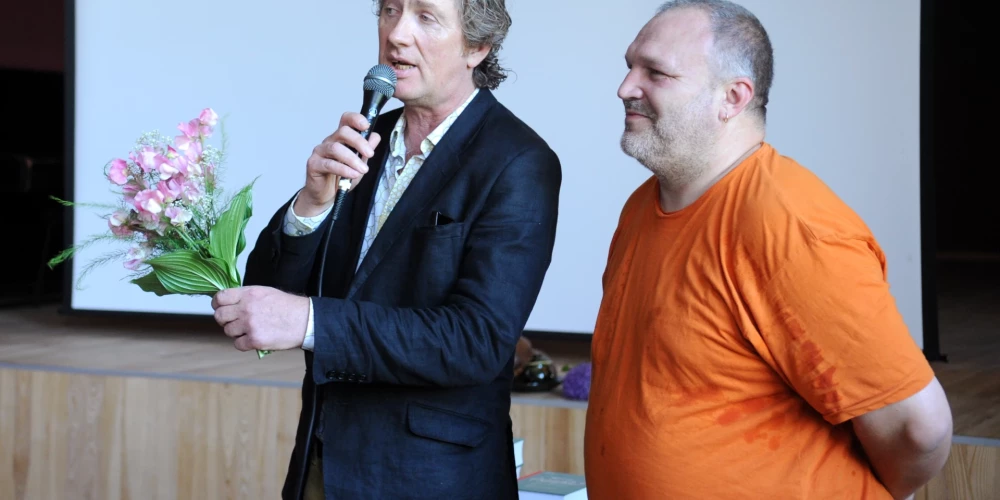 Andris Freidenfelds (Fredis) (no kreisās) un Kaspars Upacieris (Ufo). 