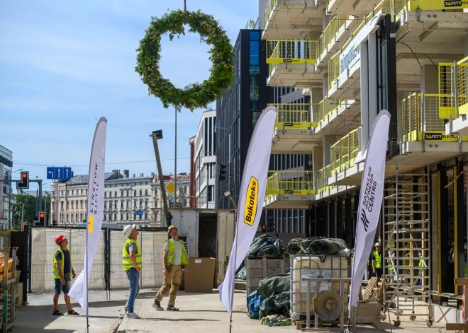 Šā gada 15. augustā nosvinēti Satekles Biznesa centra spāru svētki. Apjomīgo piecu savstarpēji saistīto ēku biroju kompleksu ar kopējo platību 12 000 m² attīsta viens no Baltijas vadošajiem nekustamo īpašumu attīstītājiem Linstow Baltic. Tā celtniecību veic būvuzņēmums Bukoteks, un kompleksa atklāšana ir plānota jau 2025. gada vasarā.