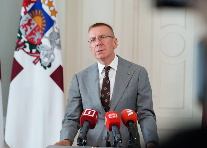 Bērnu vecākiem nedrīkst likt pirkt mācību līdzekļus, kuri jānodrošina skolām, norāda Valsts prezidents