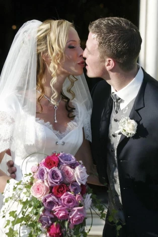 Kora un Ralfs savā kāzu dienā 2002. gadā Austrijā.