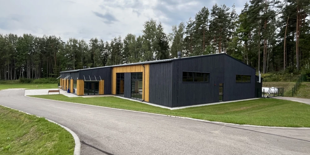 Strīdīgais objekts Valkas novadā - ražošanas ēka, ko bija gatava nomāt sidra darītava. Patlaban ēka stāv tukša un neapsaimniekota. 